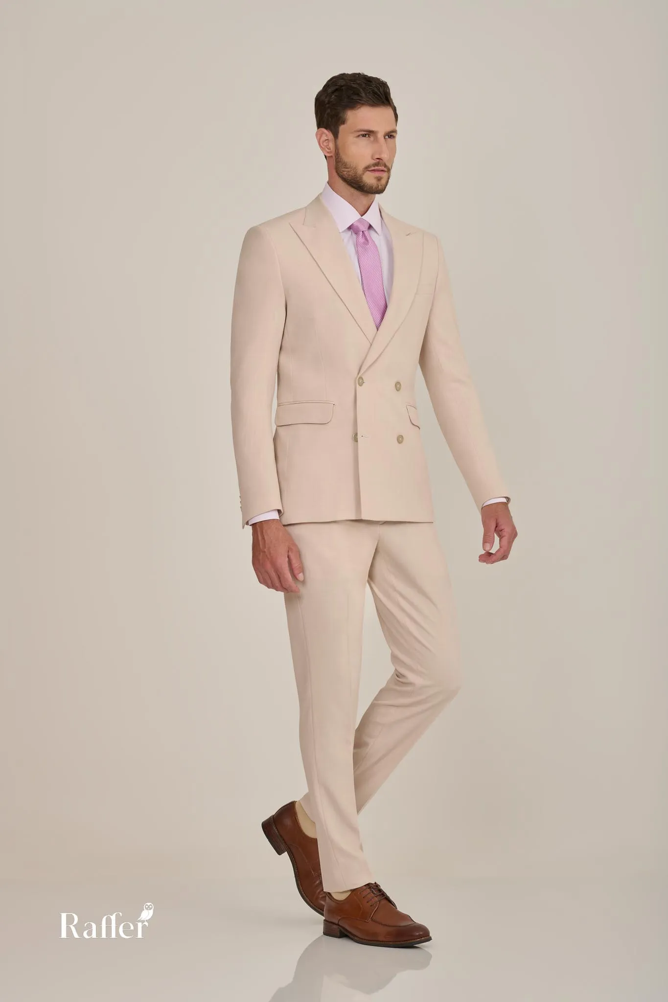 Modelo da coleção, traje social masculino