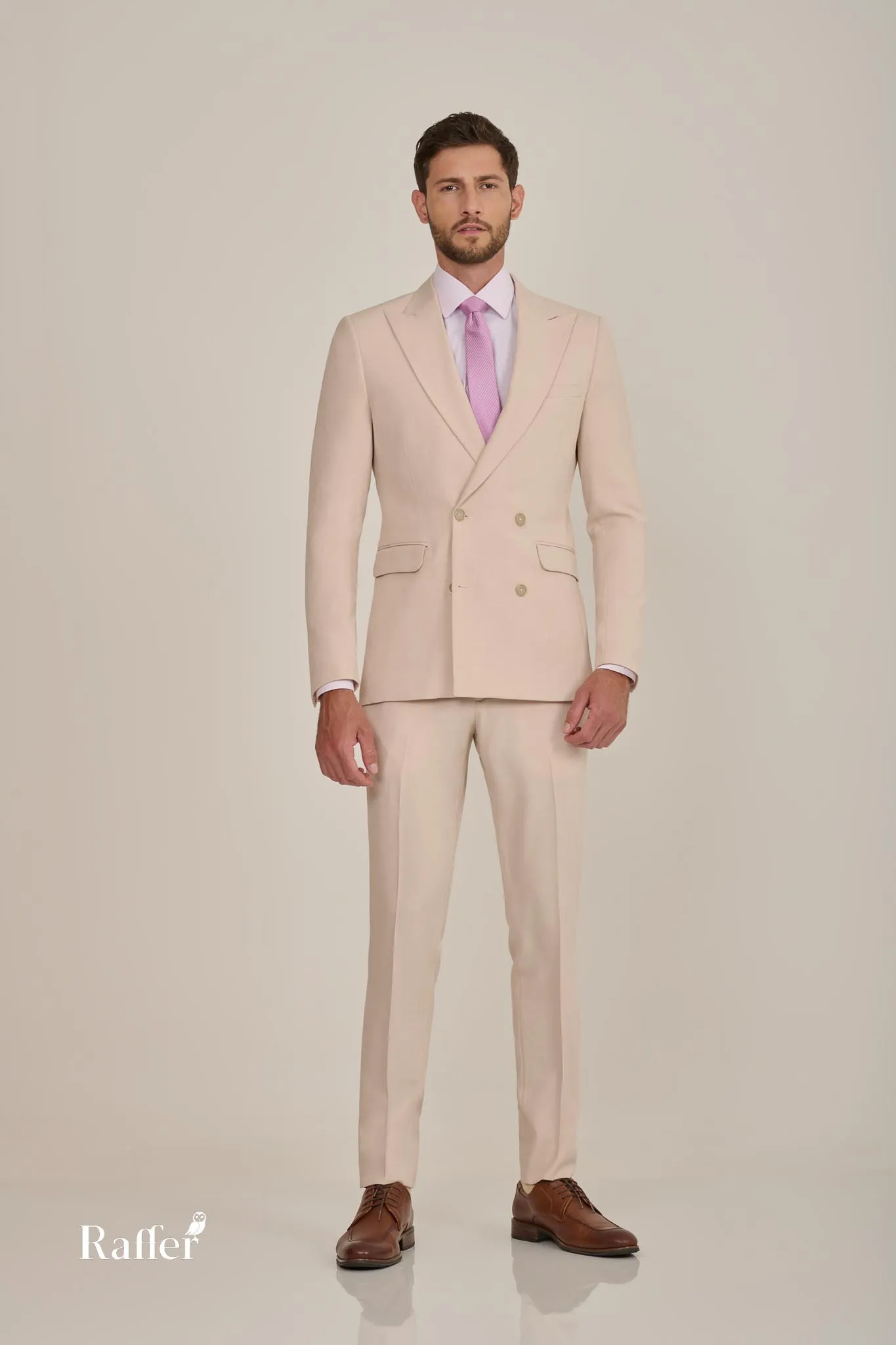 Modelo da coleção, traje social masculino