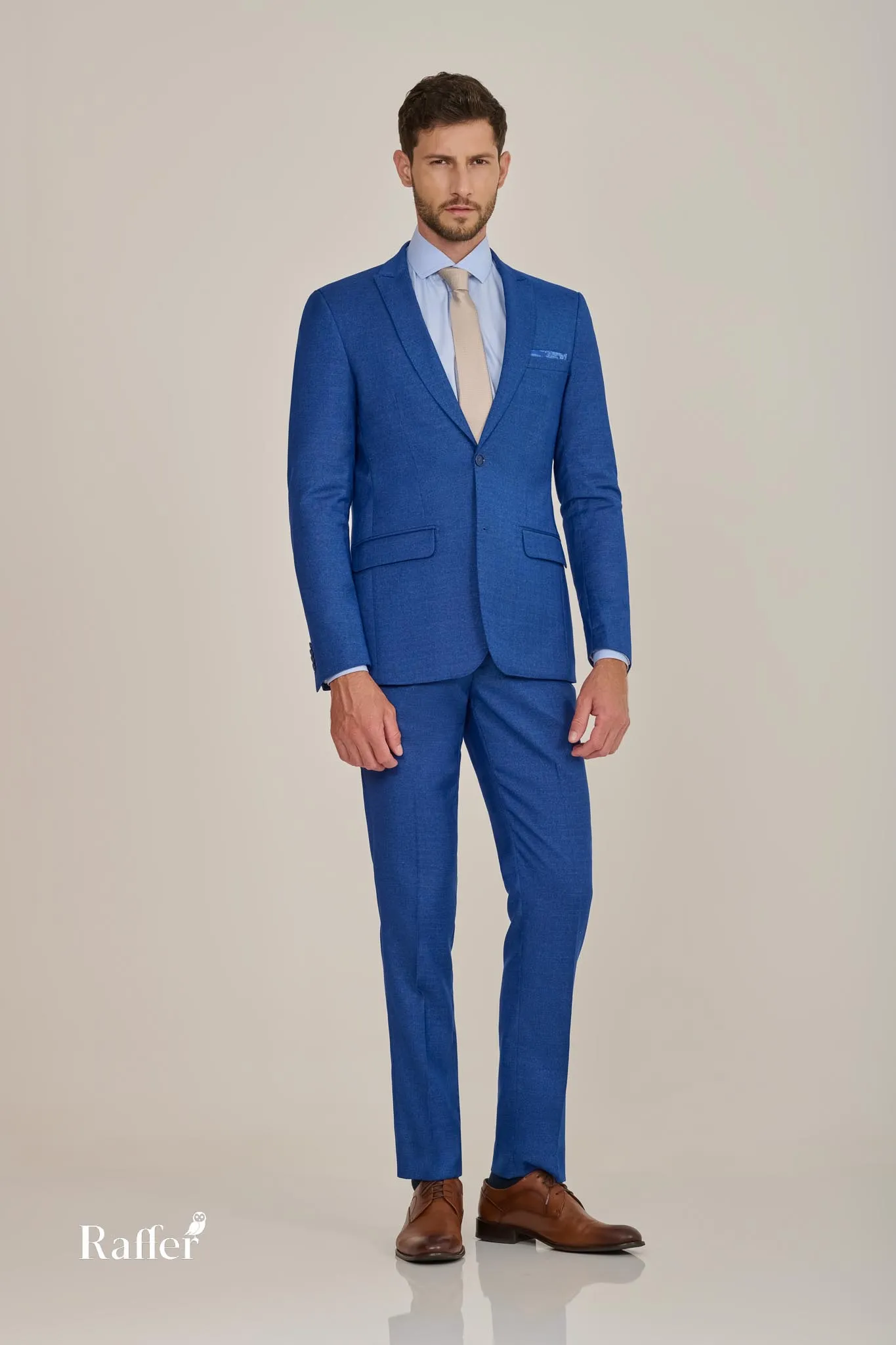 Modelo da coleção, traje social masculino