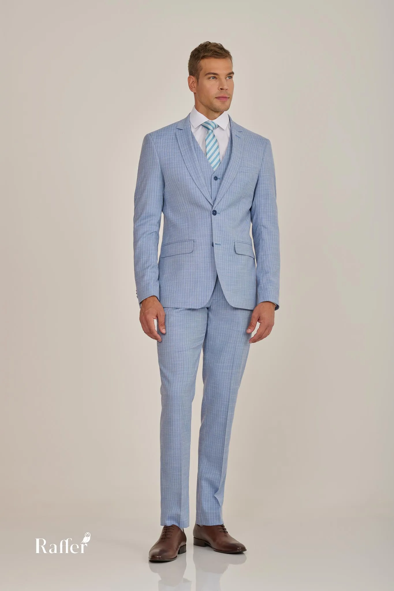 Modelo da coleção, traje social masculino