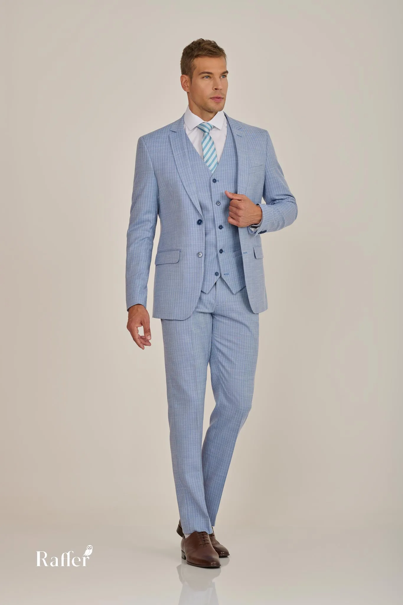 Modelo da coleção, traje social masculino