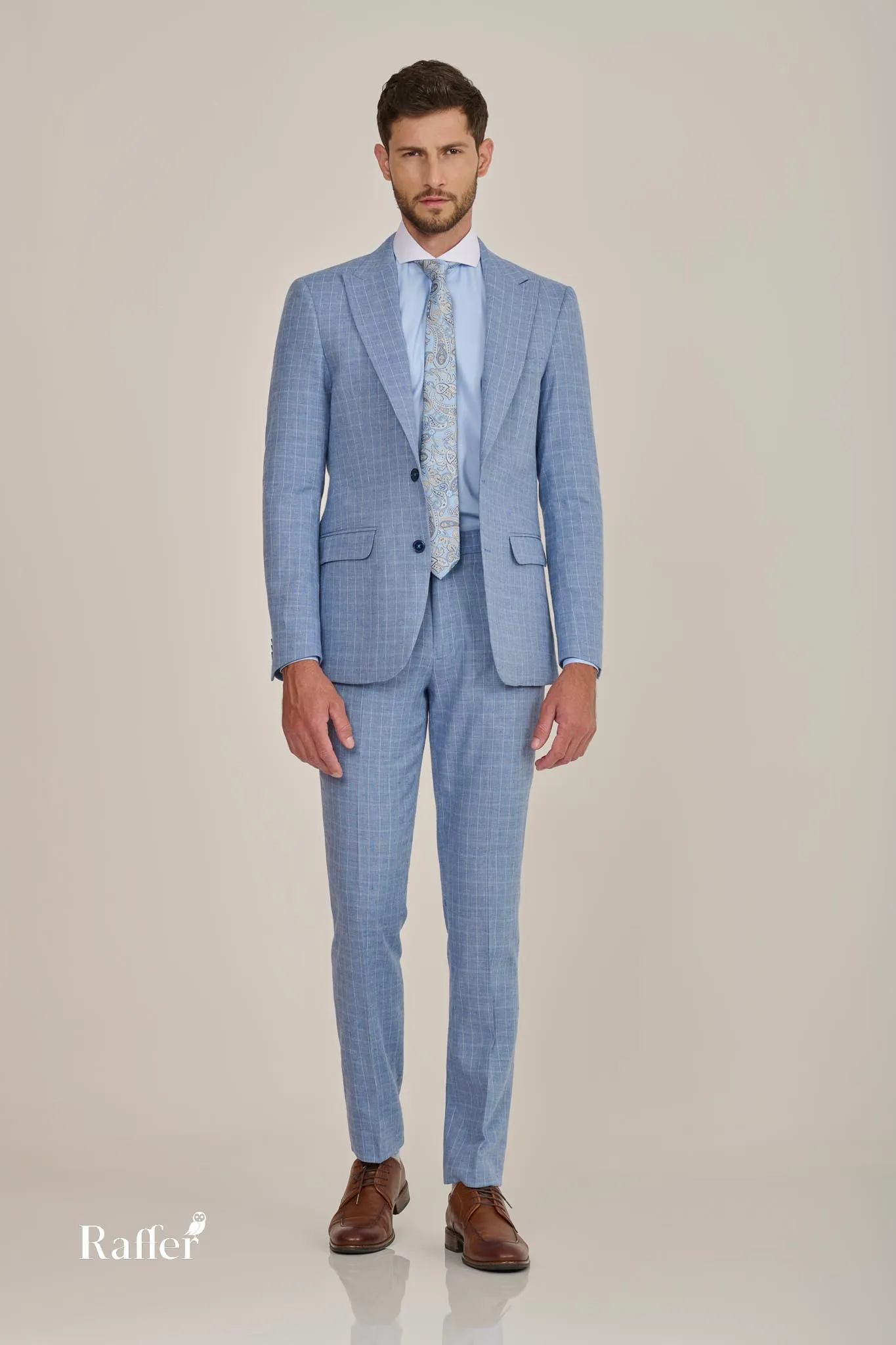 Modelo da coleção, traje social masculino