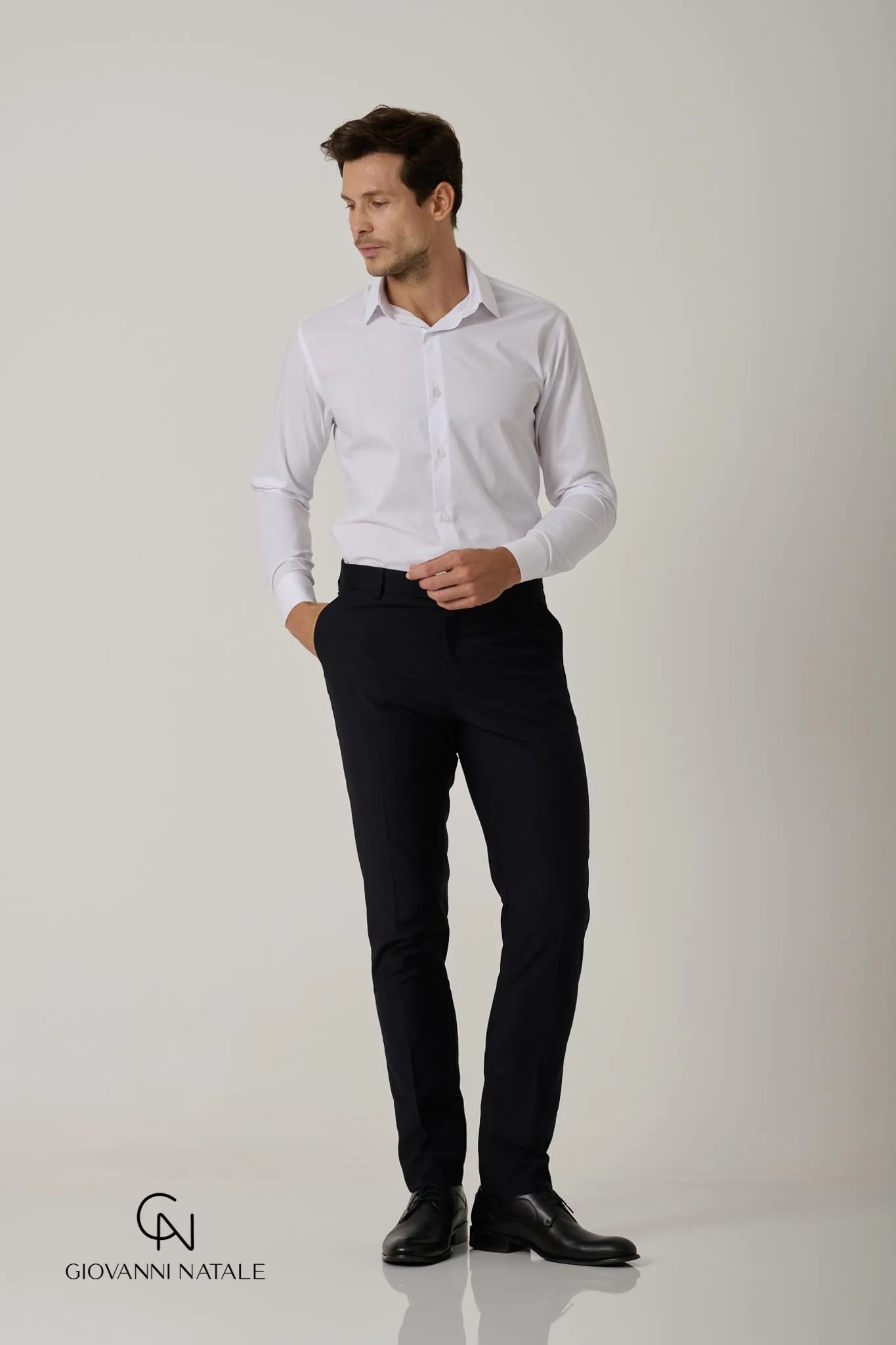 Modelo da coleção, traje social masculino