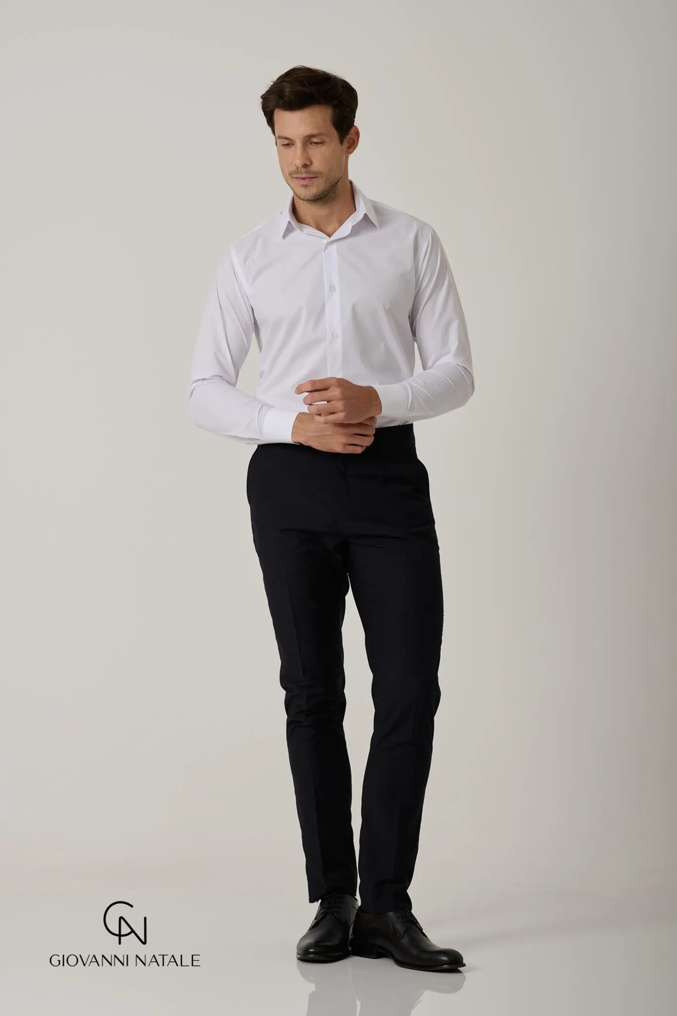 Modelo da coleção, traje social masculino