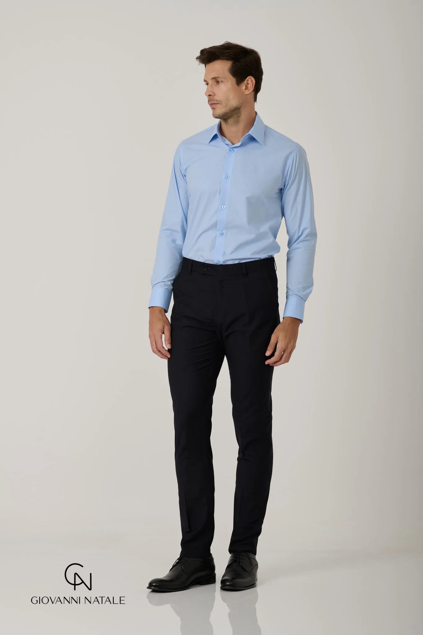Modelo da coleção, traje social masculino