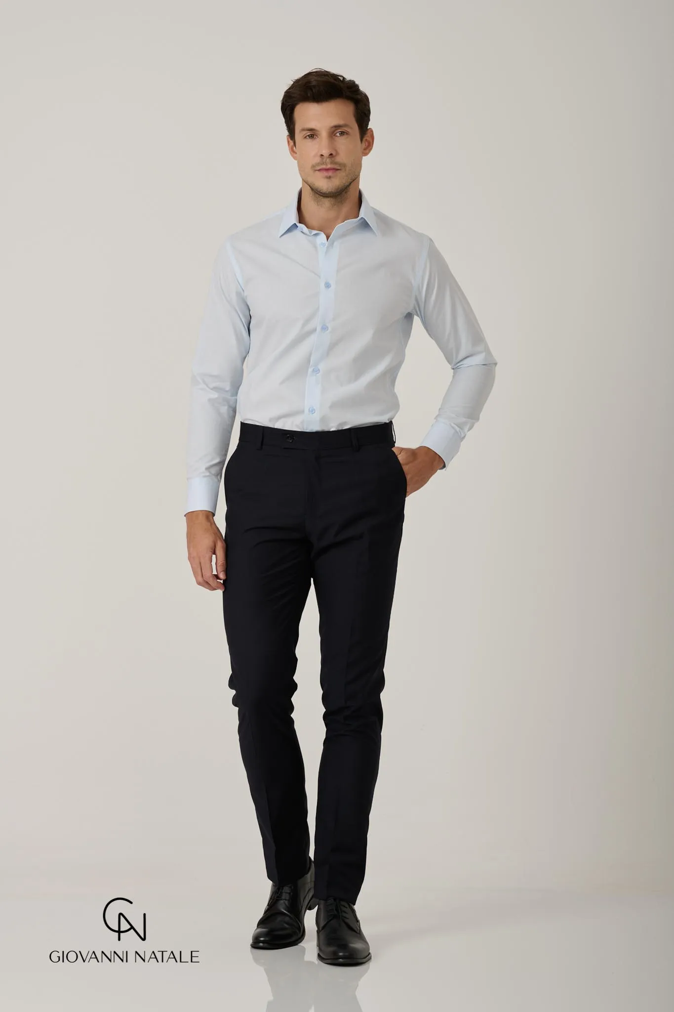 Modelo da coleção, traje social masculino
