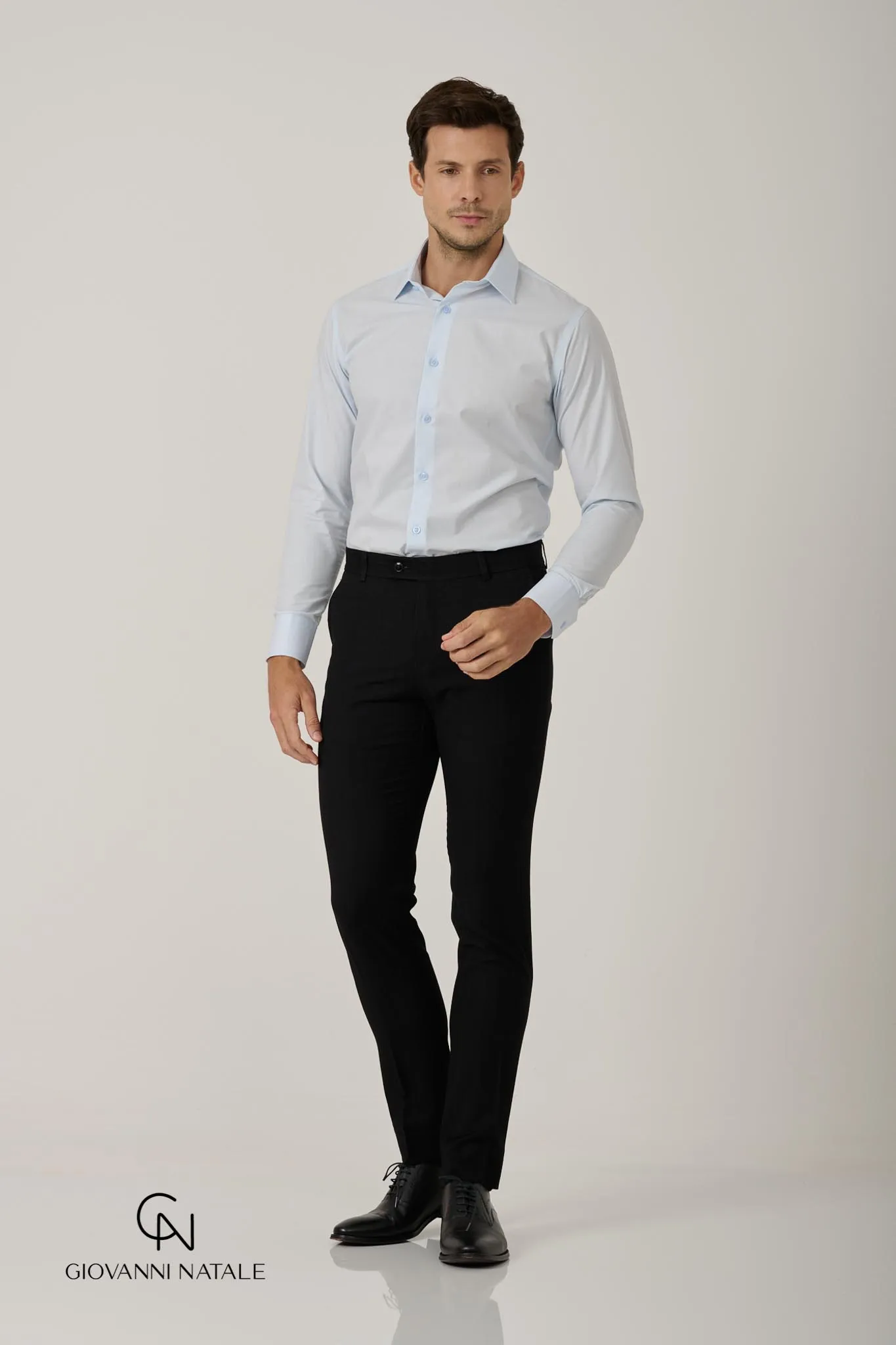 Modelo da coleção, traje social masculino