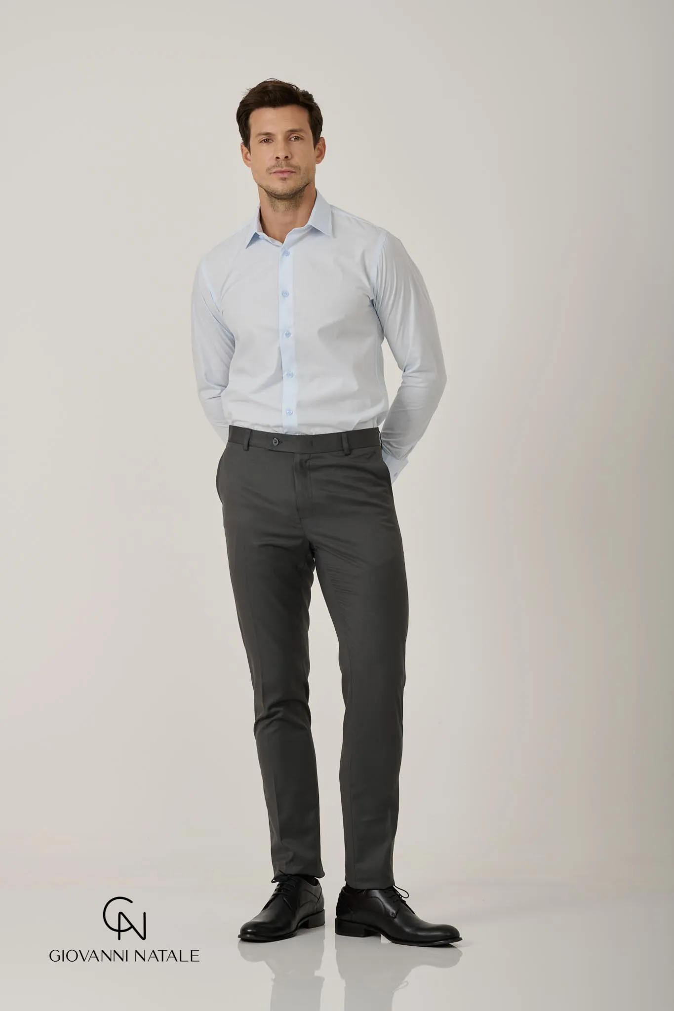 Modelo da coleção, traje social masculino