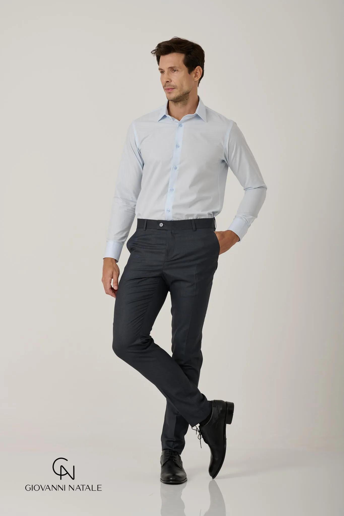 Modelo da coleção, traje social masculino