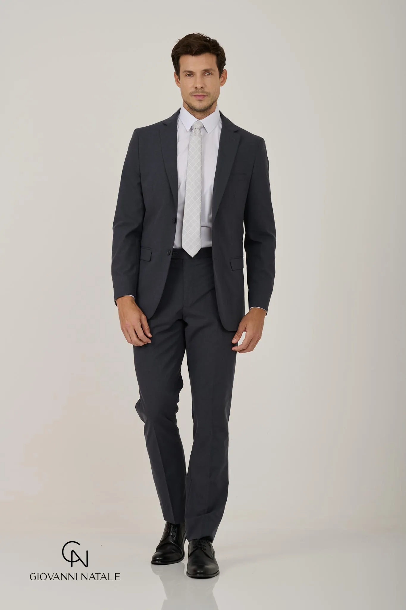 Modelo da coleção, traje social masculino