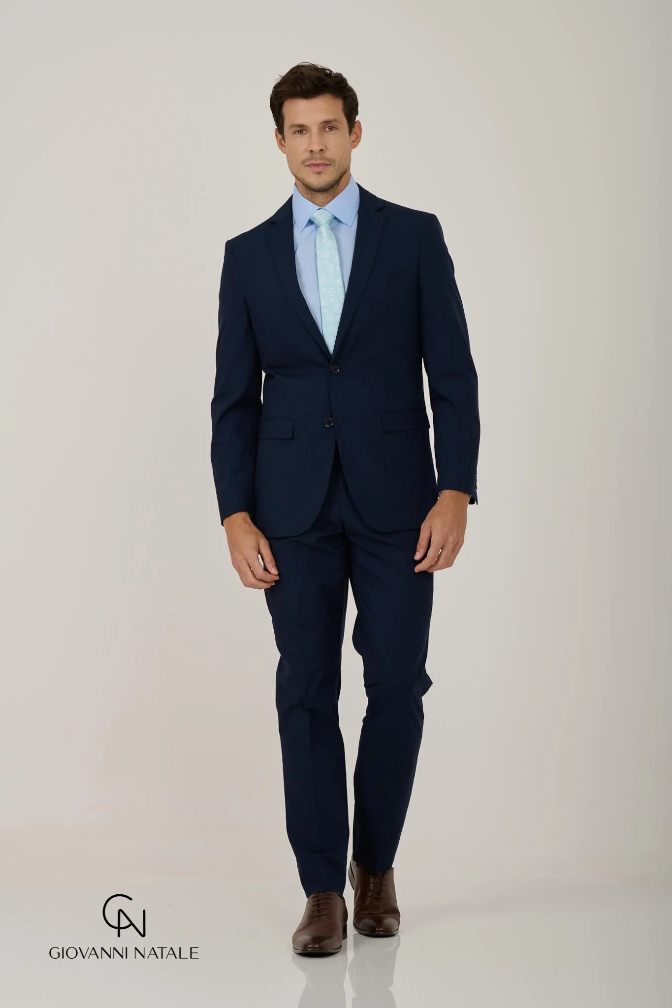 Modelo da coleção, traje social masculino