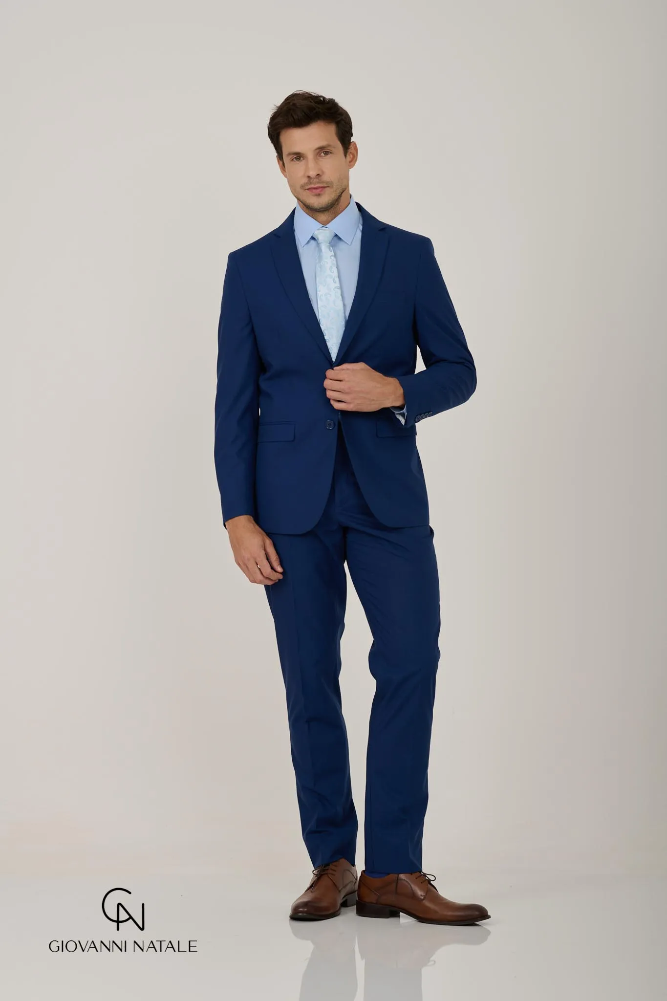 Modelo da coleção, traje social masculino