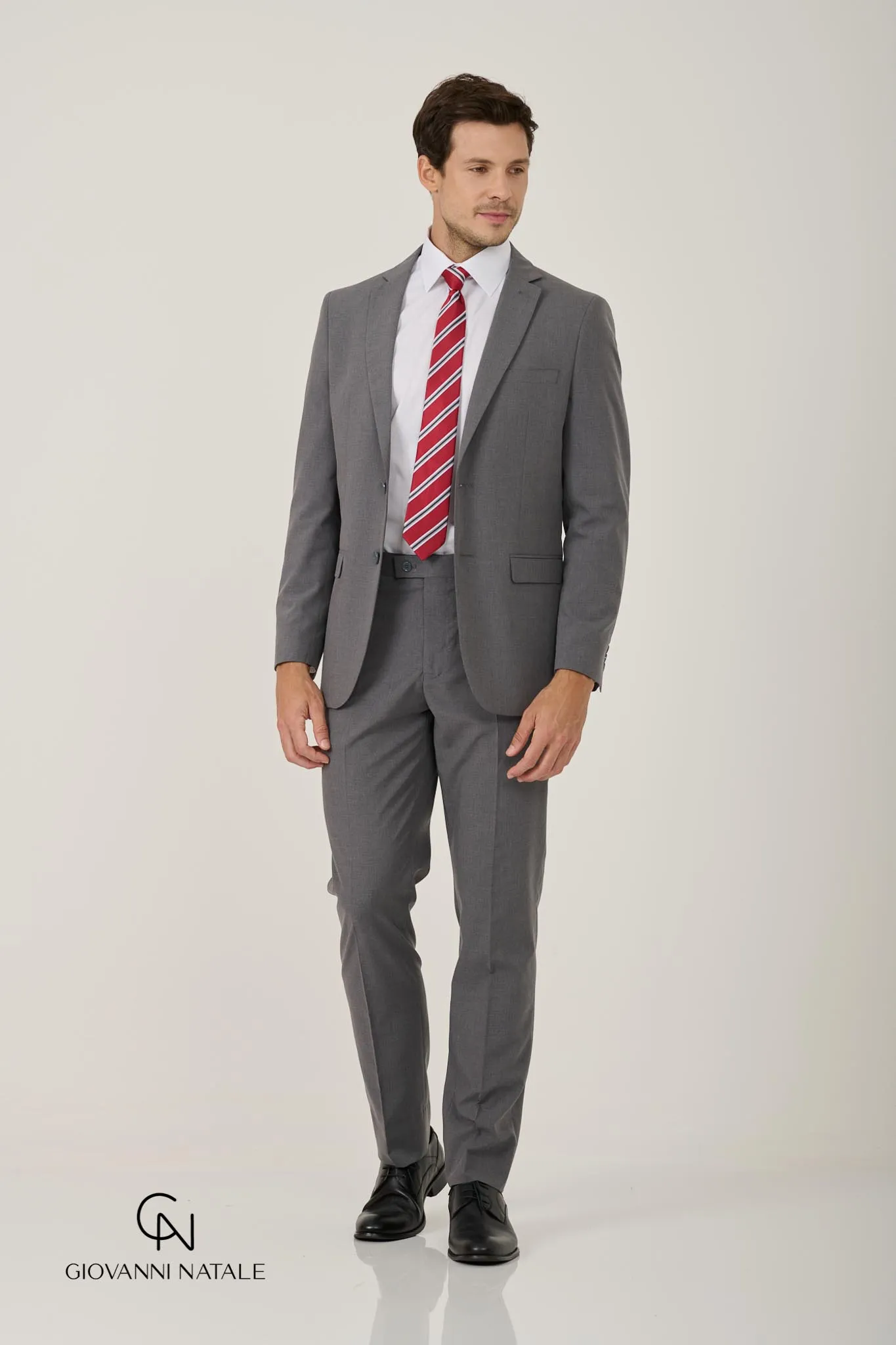 Modelo da coleção, traje social masculino