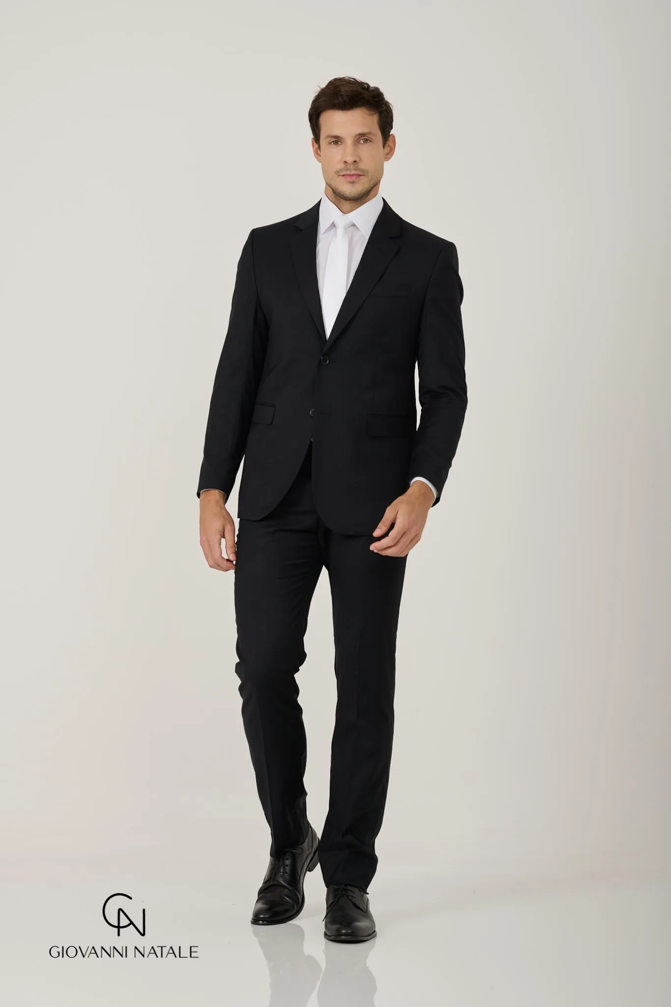 Modelo da coleção, traje social masculino