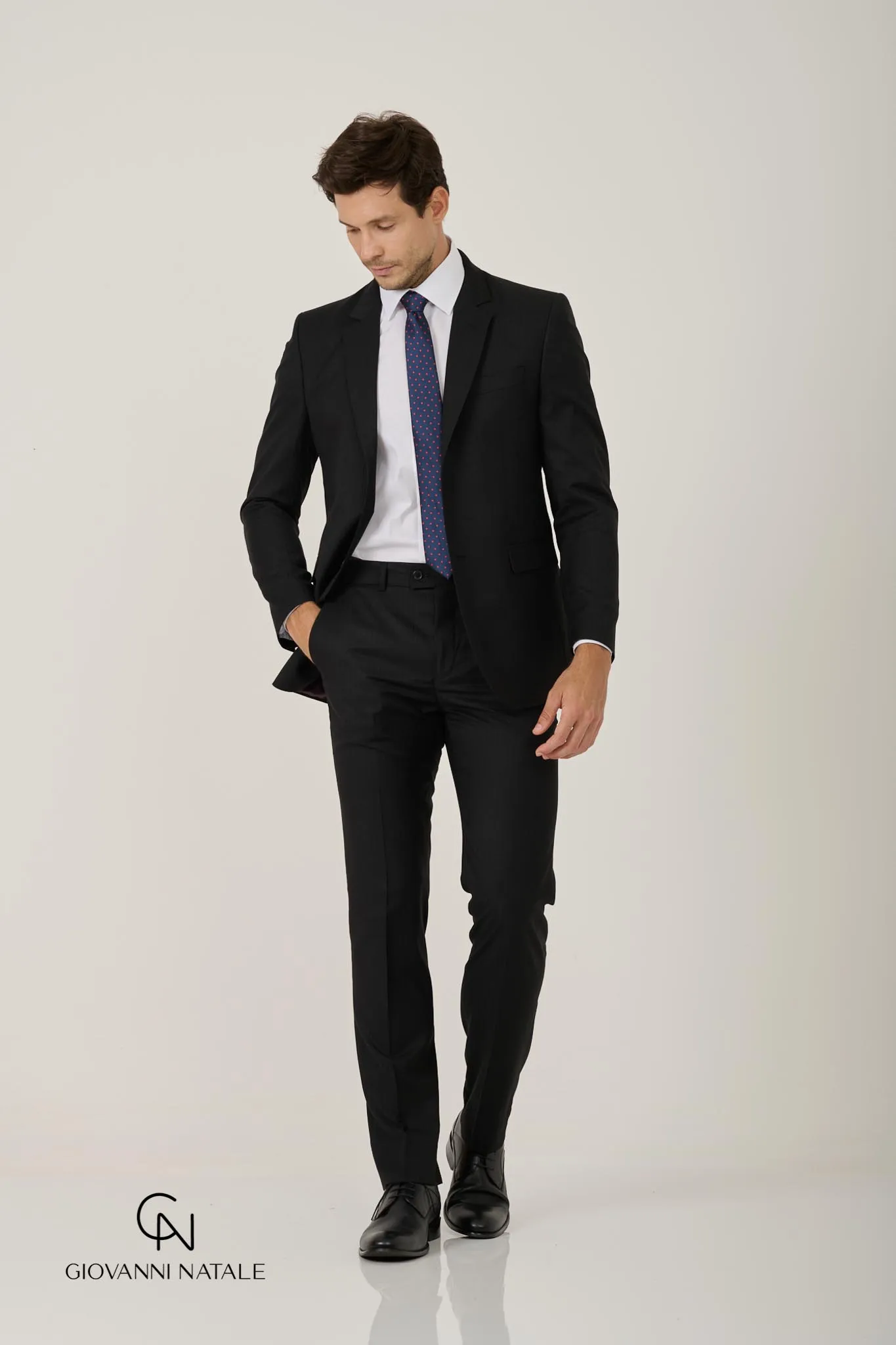 Modelo da coleção, traje social masculino