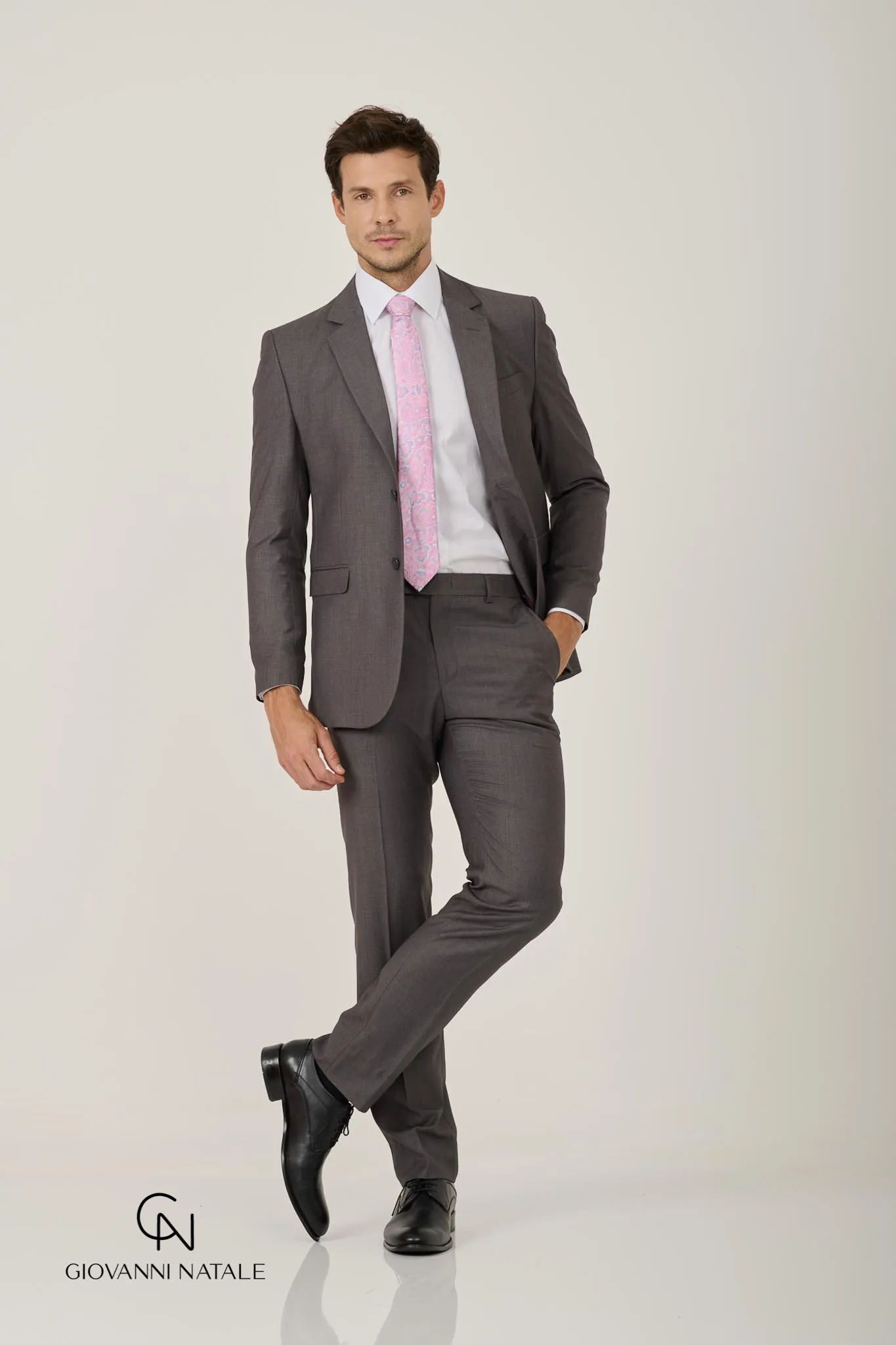 Modelo da coleção, traje social masculino