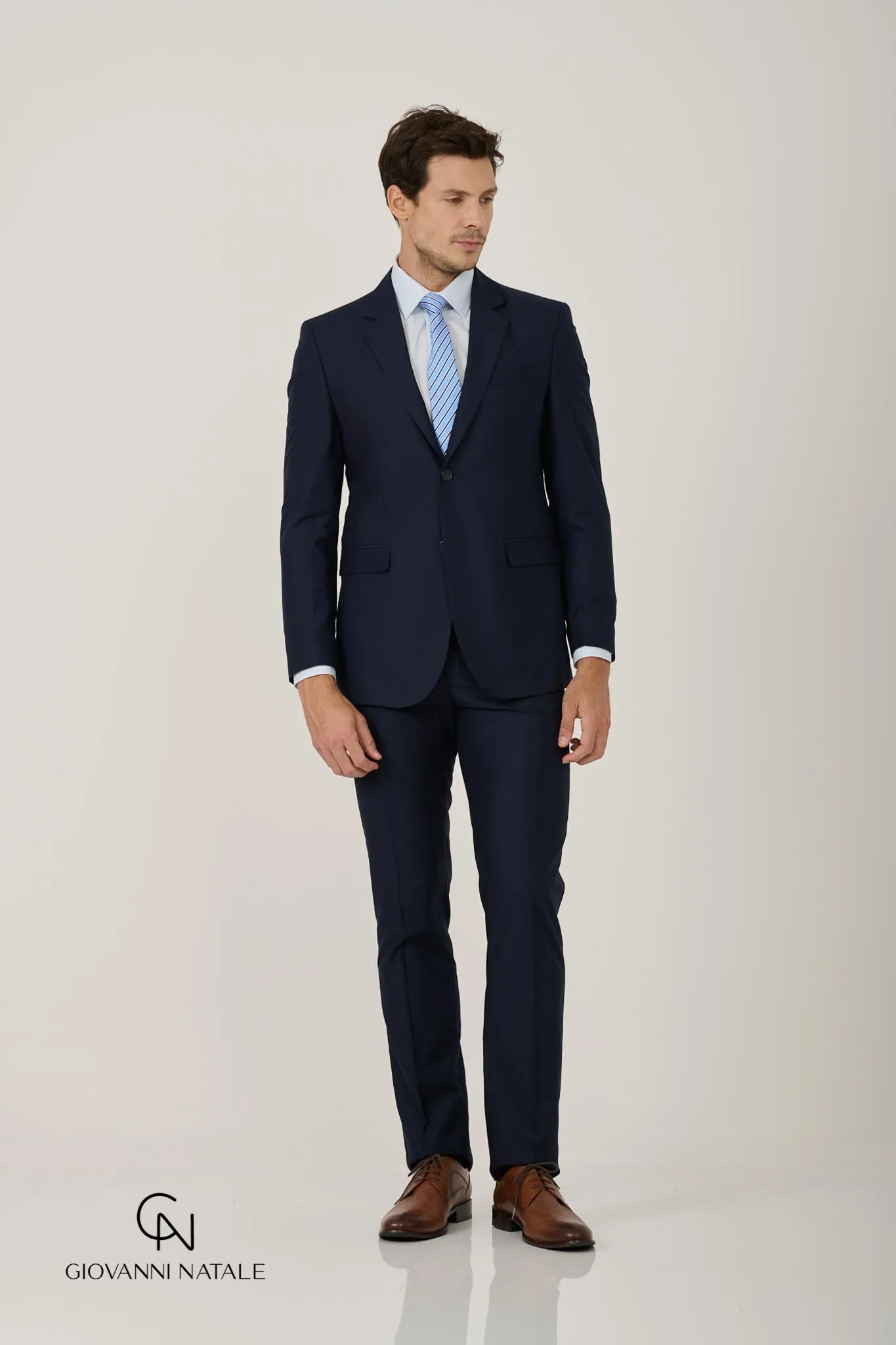 Modelo da coleção, traje social masculino