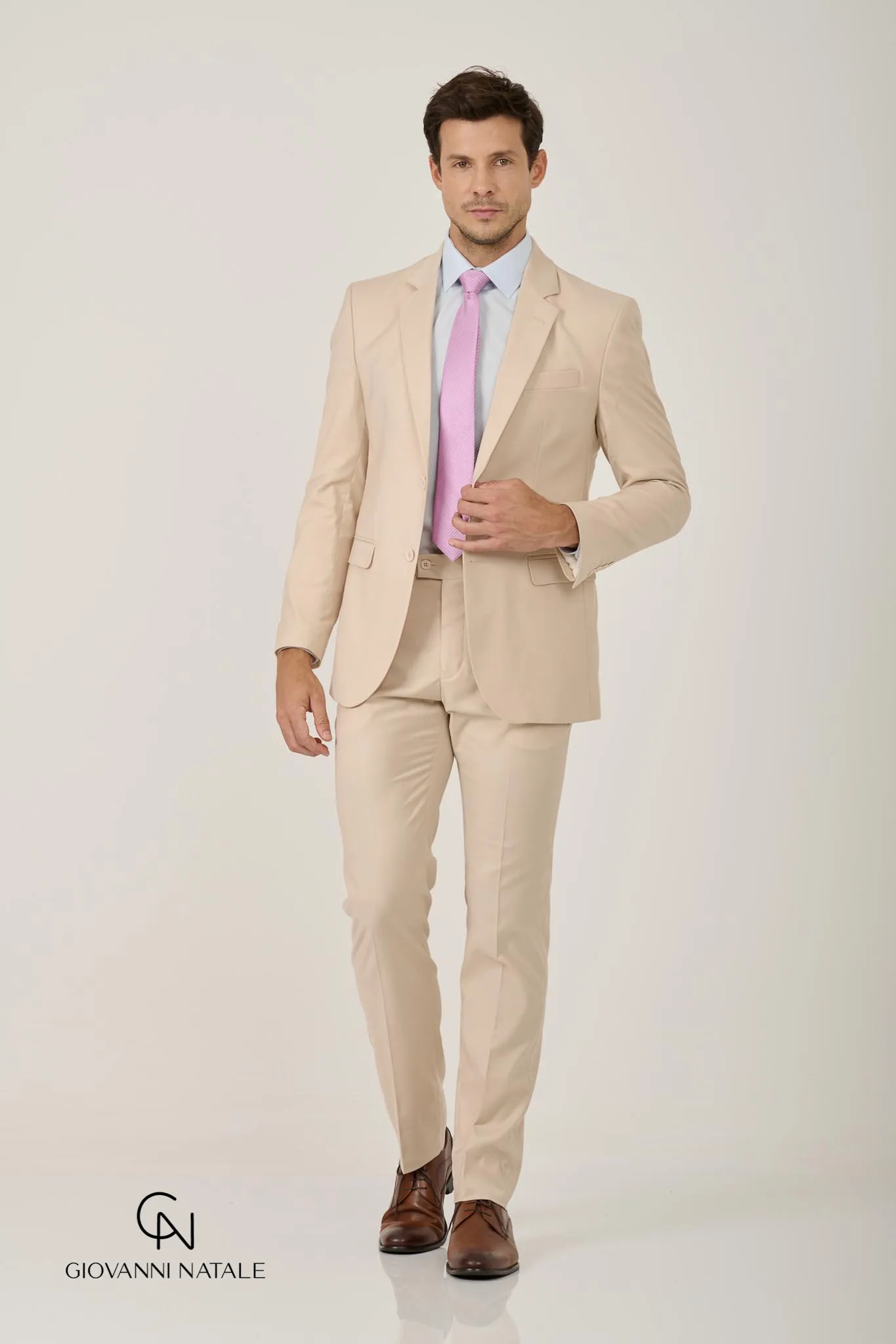 Modelo da coleção, traje social masculino