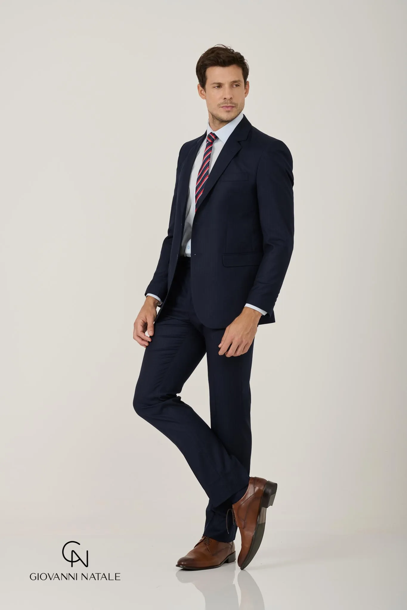 Modelo da coleção, traje social masculino