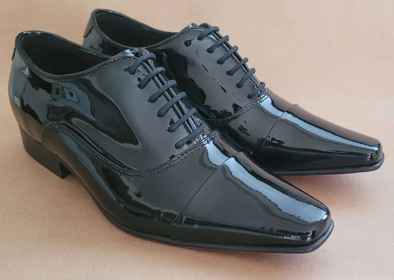 Modelo da coleção, traje social masculino